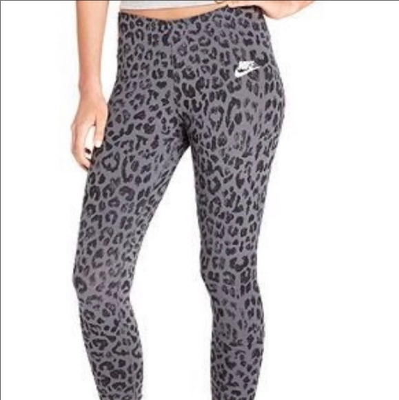 Nike Pants - Nike Cheetah Print Capri Leggings